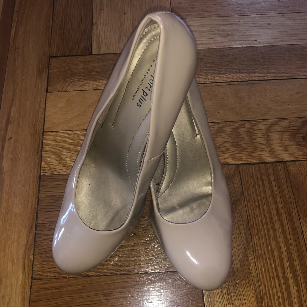 Beige round toe heels